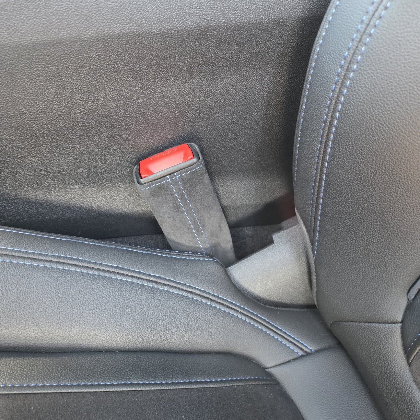 Alcantara Cover für BMW Gurtschloss - Set