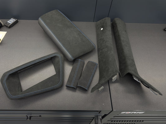 Bezug A-Säule + HeadUp-Display Rahmen + Gurtschlosscover in Alcantara