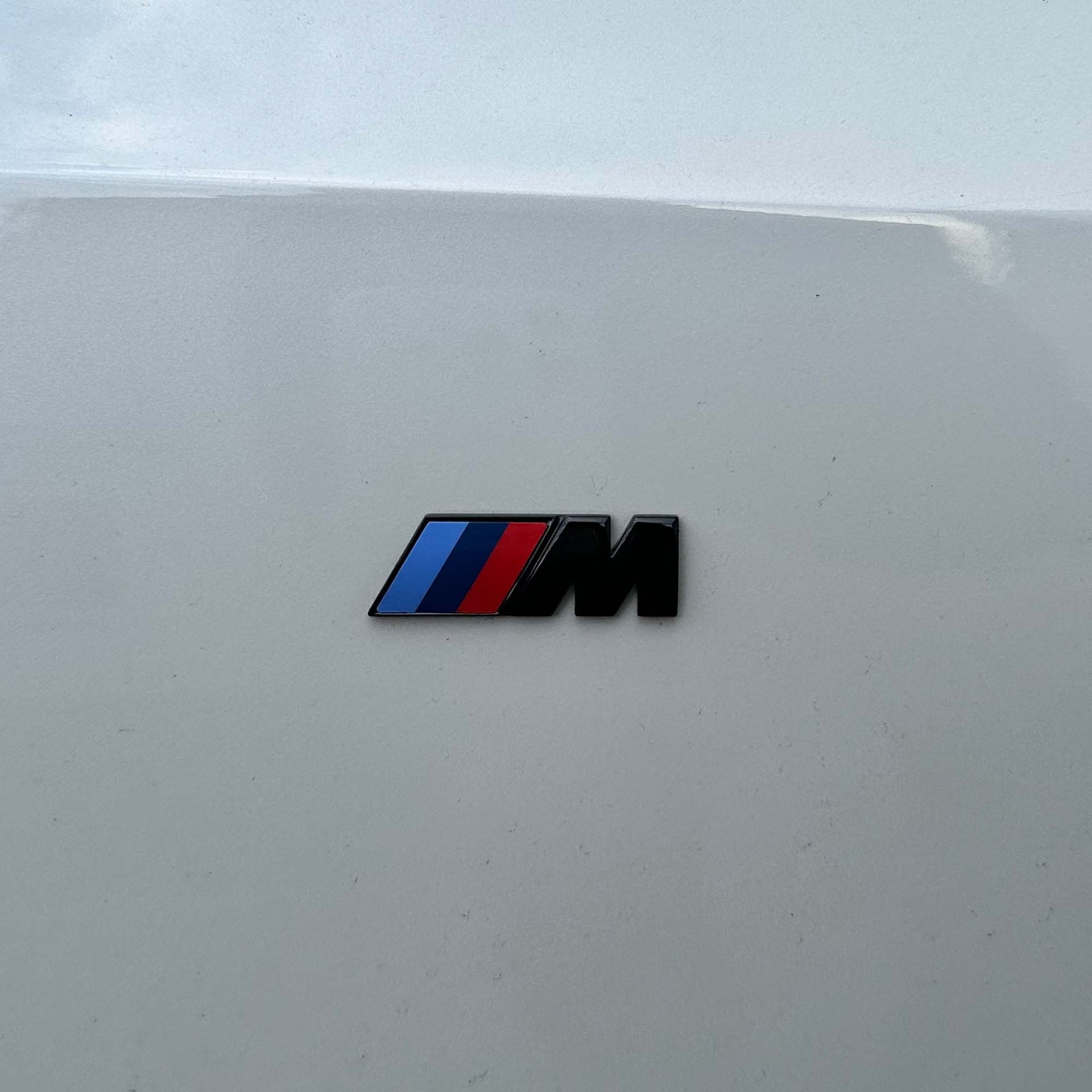 Original BMW M Emblem in schwarz für Kotflügel, 2 Stück